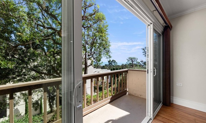 Eastern Malibu Condo | Malibu East beautiful OCEAN VIEWS 2min to beach-2 min Pepperdine Univ.