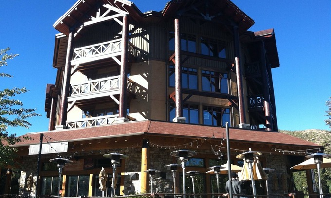 Mammoth Lakes Condo | MAMMOTH LAKES SKI CONDO WALK TO VILLAGE GREAT VIEW SLEEPS 4