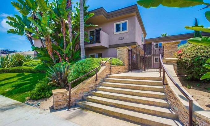 Village of La Jolla Condo | Marine Drift - Charming 1 BD walking distance to beach