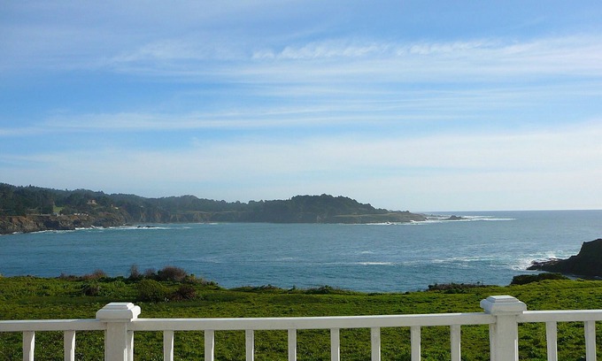 Mendocino House | MENDO VILLAGE LUXURY OCEANFRONT PENTHOUSE, DOG FRIENDLY, VIEWS, WALK EVERYWHERE!