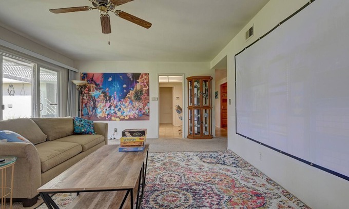 Hermosa Village Bed & Breakfast | Mickey’s Playhouse-Steps From Disney-Free Parking