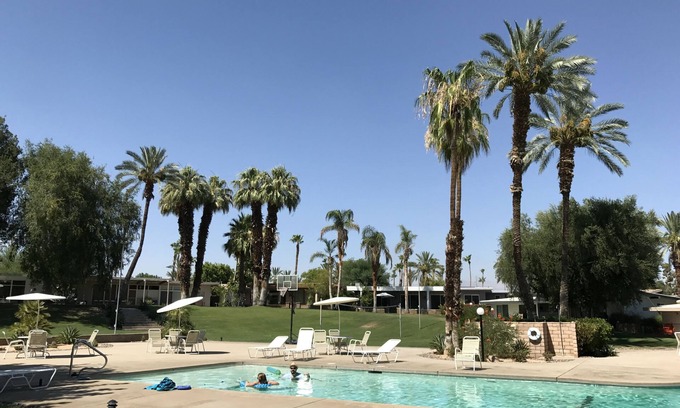 Palm Desert House | Mid Century Desert Oasis - Walk to Tennis Garden, Coachella/Stagecoach shuttle!