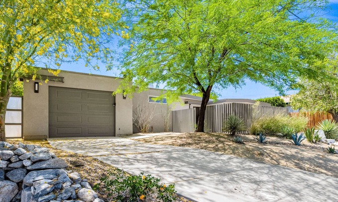 Cathedral City Cove House | Mid-century modern home with pool, pool spa, grill, & casita with kitchenette