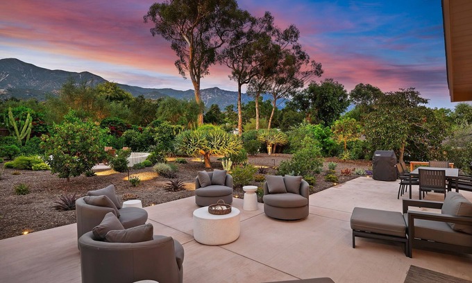 Golden Quadrangle House | Mid-Century Swag, Private Yard and Orchard