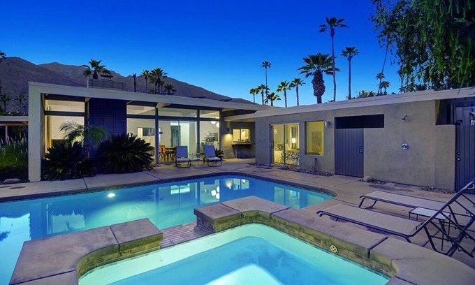 Twin Palms House | MidCentury Modern Pool Home in Twin Palms area. "Living Retro" Cover Home - Retr