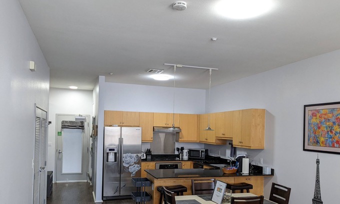Anaheim Colony Historic District Apartment | Modern Condo downtown Anaheim Disneyland