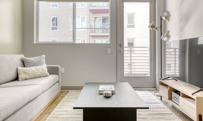 Little Tokyo Apartment | Modern Downtown 2BR w/ Pool, W/D & Gym, near 7th St Metro, by Blueground