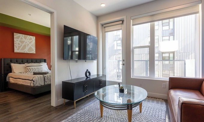 Hollywood Apartment | Modern Gem in Hollywood