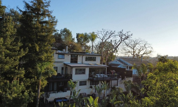 Hollywood Hills House | Modern Home Hollywood Hills, Skyline Views, Private Sauna