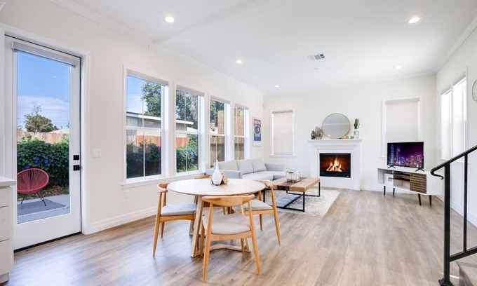 Pasadena House | Modern Home w/Backyard 5-10min to CalTech/PCC