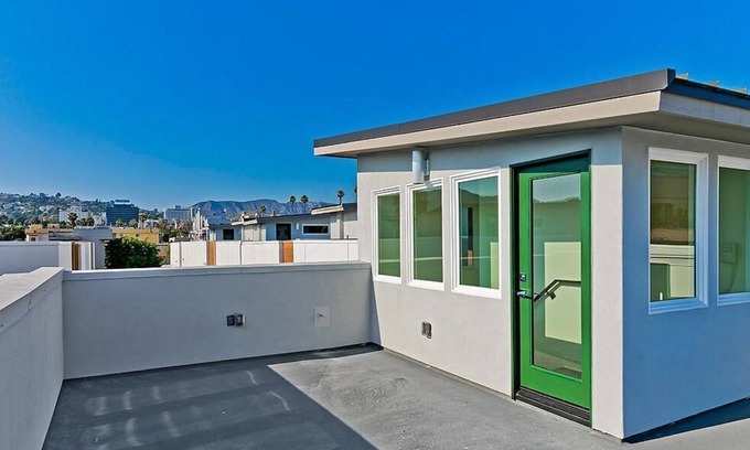 Hollywood Condo | MODERN LUXE HOLLYWOOD 4 LEVEL CONDO W/ROOFTOP/PARKING
