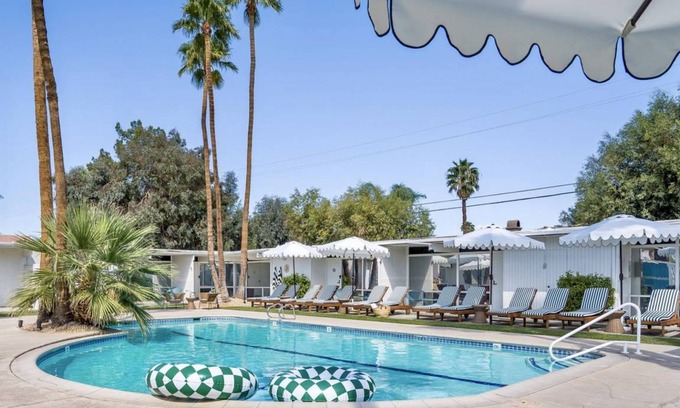 Desert Park Estates House | Monkey Tree Hotel 12
