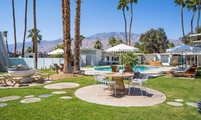 Desert Park Estates House | Monkey Tree Hotel 15