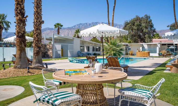 Desert Park Estates House | Monkey Tree Hotel 10