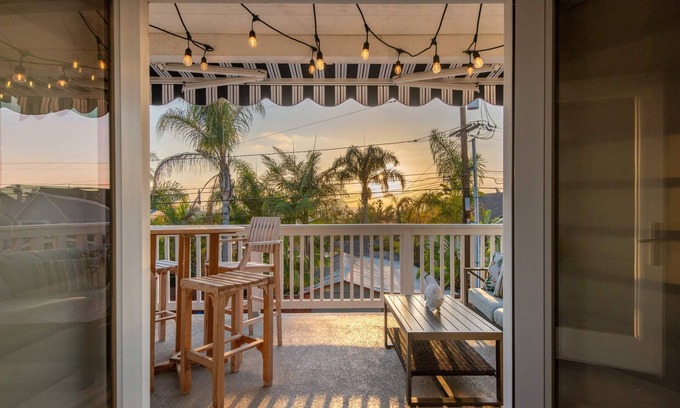 Cardiff-by-the-Sea House | Montgomery "North" - Ocean views with a short walk everywhere with beach gear!