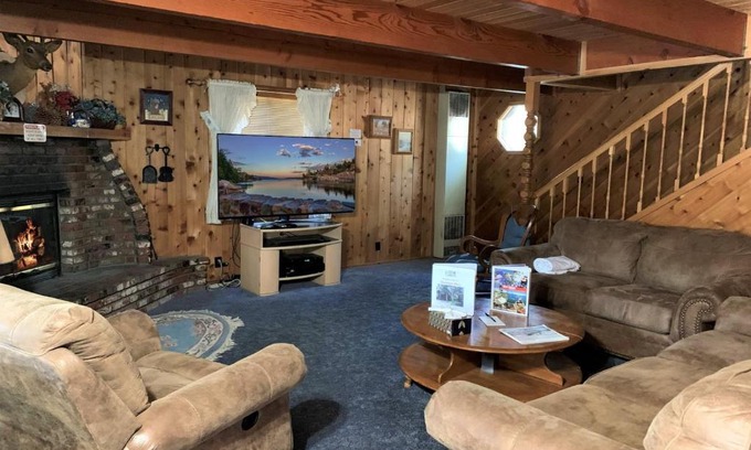 Big Bear City House | Mountain Bliss by Big Bear Cool Cabins