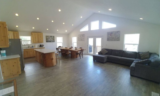 Groveland House | Mountain Place Updated 3br 2ba home