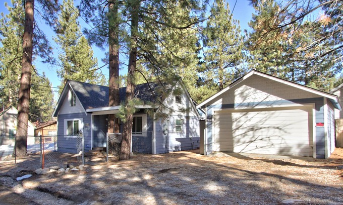 Big Bear Lake House | Mountainaire Cabin: steps to Lake/Park/Restaurants