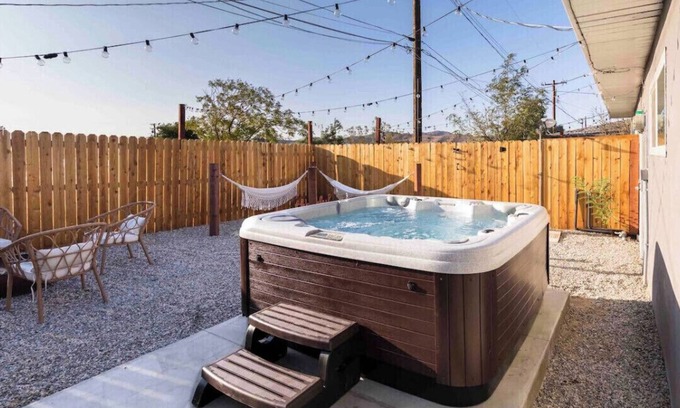 Joshua Tree House | Mystical Oasis: *HOT TUB* Walk to Town | Closest To Park