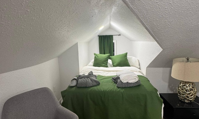 Downtown Los Angeles House | Naryn Guest house