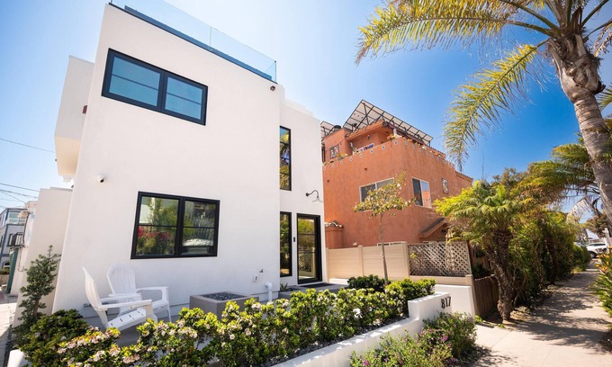 Mission Beach House | New 3 Story Luxury Home, Bay Views, 3 Patios!