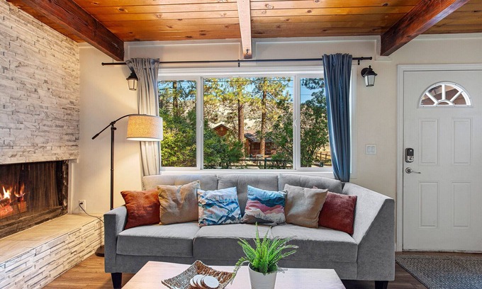 Big Bear Cabin | NEW! ★BEARADISE★ Modern Luxury Cabin