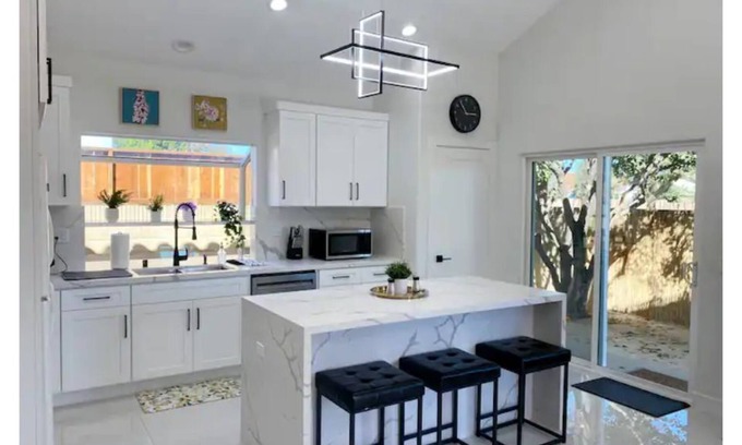 Fountain Valley House | *NEW* Bright + Cozy 3BR/3BA w/ Private Patio NEAR DISNEYLAND + THE BEACH!