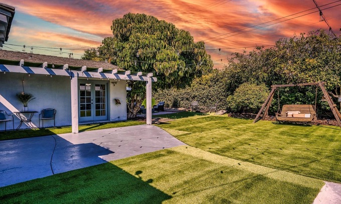Walnut Valley House | NEW Delightful Single story home Sleeps 14 with Beautiful outdoor space.