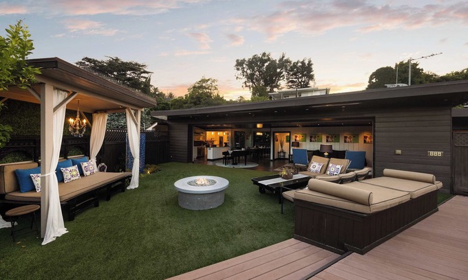 Los Angeles House | New Listing! Hillside Haven by Colby&Conrad!