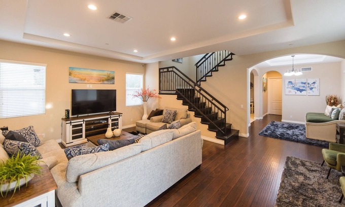 Garden Grove House | Newly built , 15 min Disneyland , Anaheim Convention, 2 min eateries and market