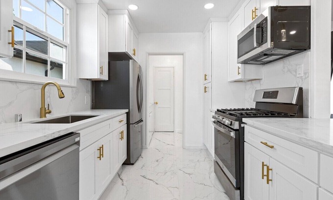Valley Glen House | Newly Renovated 3Bd/2Ba SF Valley Area Escape!