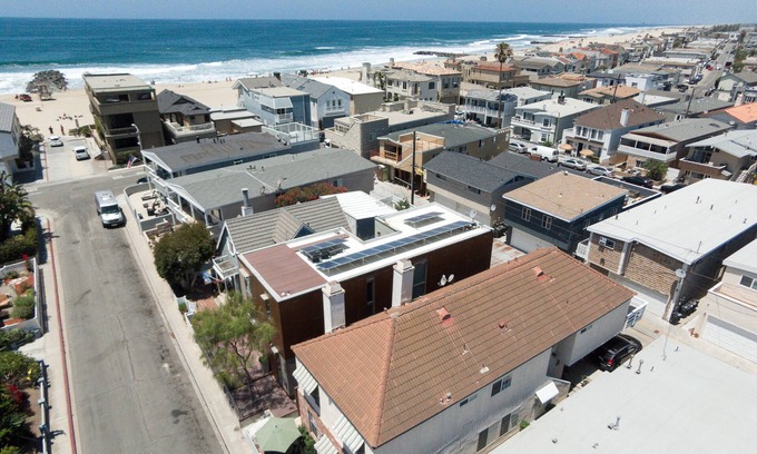 West Newport Condo | Newly renovated Duplex steps to the sand 3bd/4bath
