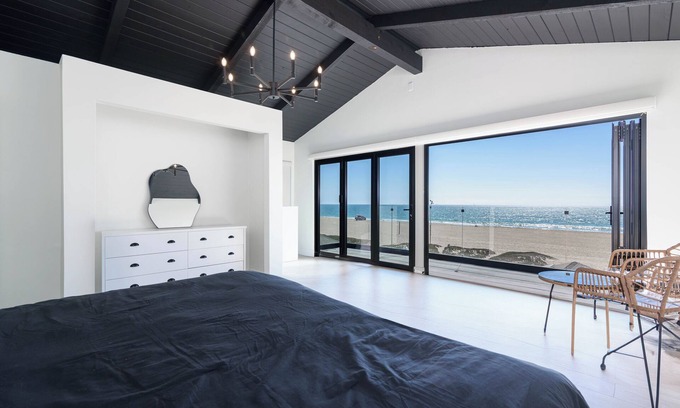 Sunset Beach House | Oceanfront 3-Story Beach House – Luxurious Sunset Beach, Huntington Beach