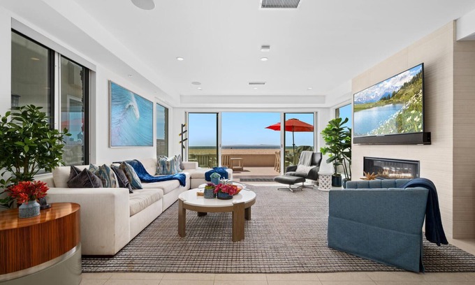 West Newport House | Oceanfront Luxury on the Sand