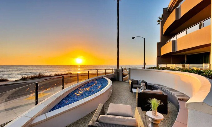 Beach Barber Tract House | Oceanfront, Steps to Beach/A/C/Parking