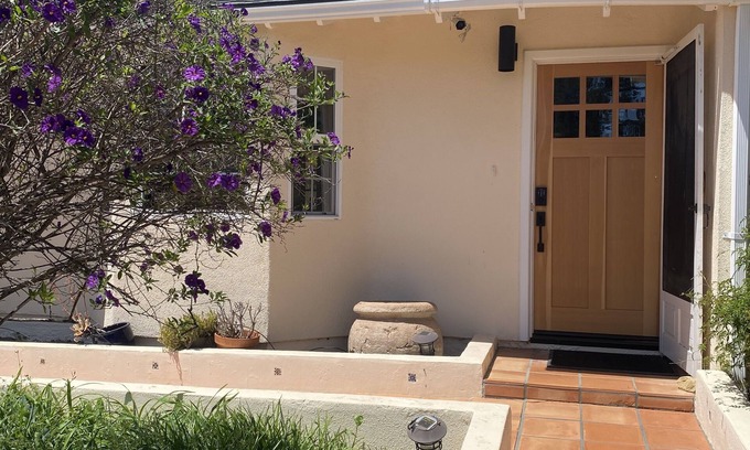 Ojai House | Ojai Vallerio Cottage: Peaceful Ojai Retreat with lovely grounds and garden