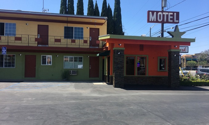 Orange Hotel | Orange Villa Park Motel