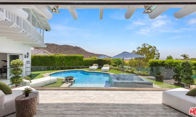 Pacific Palisades House | Pacific Palisades Idyllic Estate | 5 Bed | 5 Bath | Pool & Spa