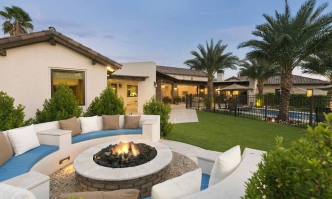 Palm Desert House | Palm Desert Estate, Pool, Courts, Saunas & No Checkout, sleeps 20+