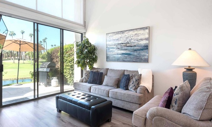 Palm Desert Condo | Palm Desert Retreat w/Fantastic View of Golf Course, Lakes and Mountains - 3 Bed