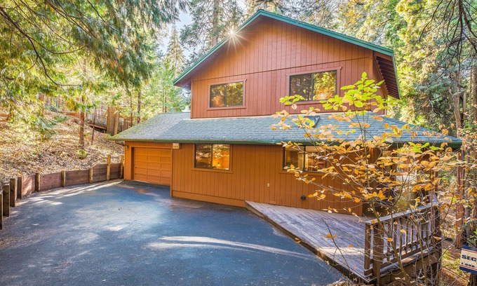 Arnold Cabin | Paulson Chalet - Blue Lake Springs access