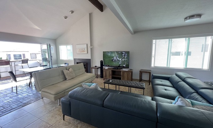 South Mission Beach Condo | ☀️PERFECT LOCATION, SPACIOUS and affordable! SOUTH MISSION BEACH Steps to Ocean!