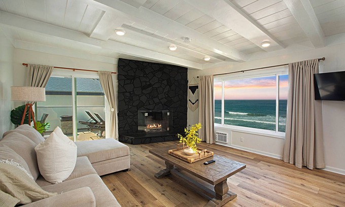 South Oceanside House | Pet Friendly Oceanfront Unit in Oceanside P1315-1