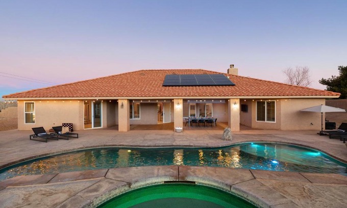Yucca Valley House | Playa Sol by AvantStay JTree Oasis w Hot Tub Pool