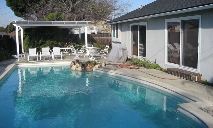Mesa Del Mar House | Pool,Disneyland, Knott's, Universal,Art Center, Mall, Newport Beach, Magic Mt