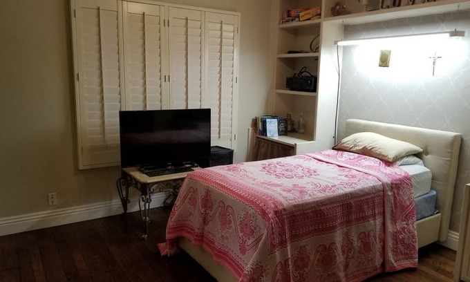 Huntington Beach Resort | Private room ∙ 1 guest