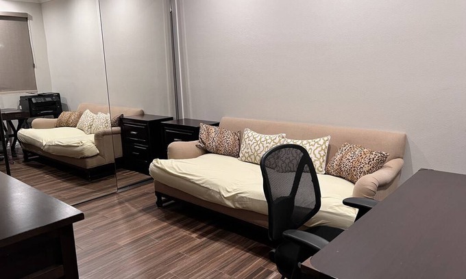 Huntington Beach Resort | Private room ∙ 1 guest