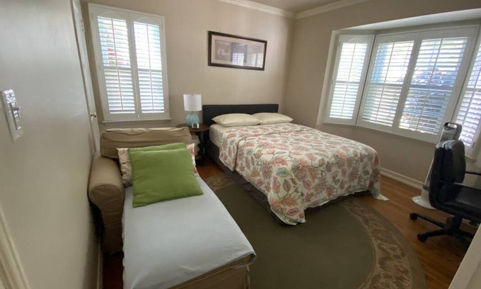 Burbank Resort | Private room ∙ 1 guest