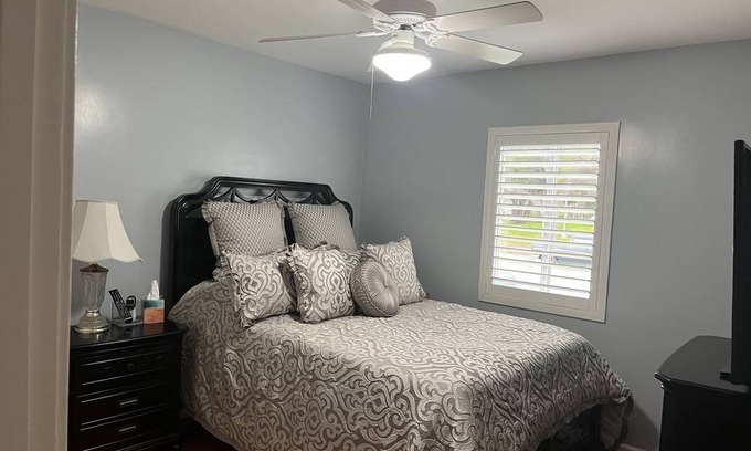 Burbank Resort | Private room ∙ 1 guest