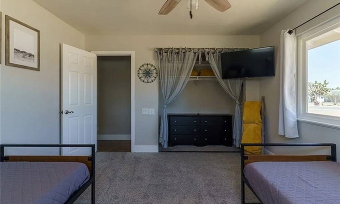 Yucca Valley Resort | Private room ∙ 1 guest